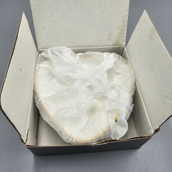 Aerin Rose Perfumed Heart Soap And Ribbed Heart Dish Brand New - Picture 9 of 16